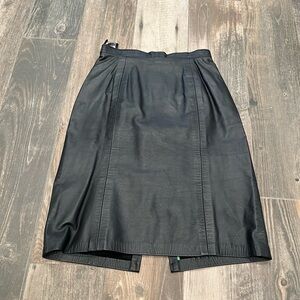 Outerwear by Phoenix~ Lined Black Leather Skirt Size 3/4.